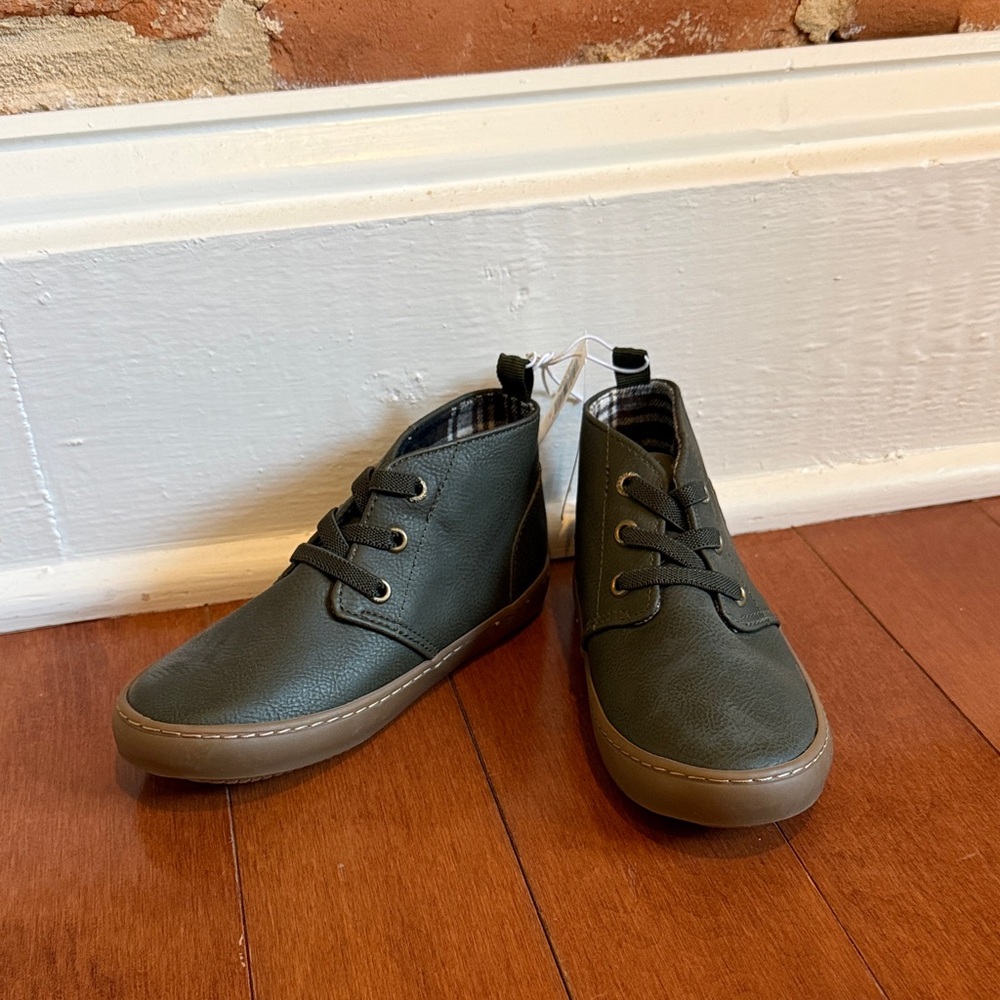 Boys Green faux Leather Chukka Boots